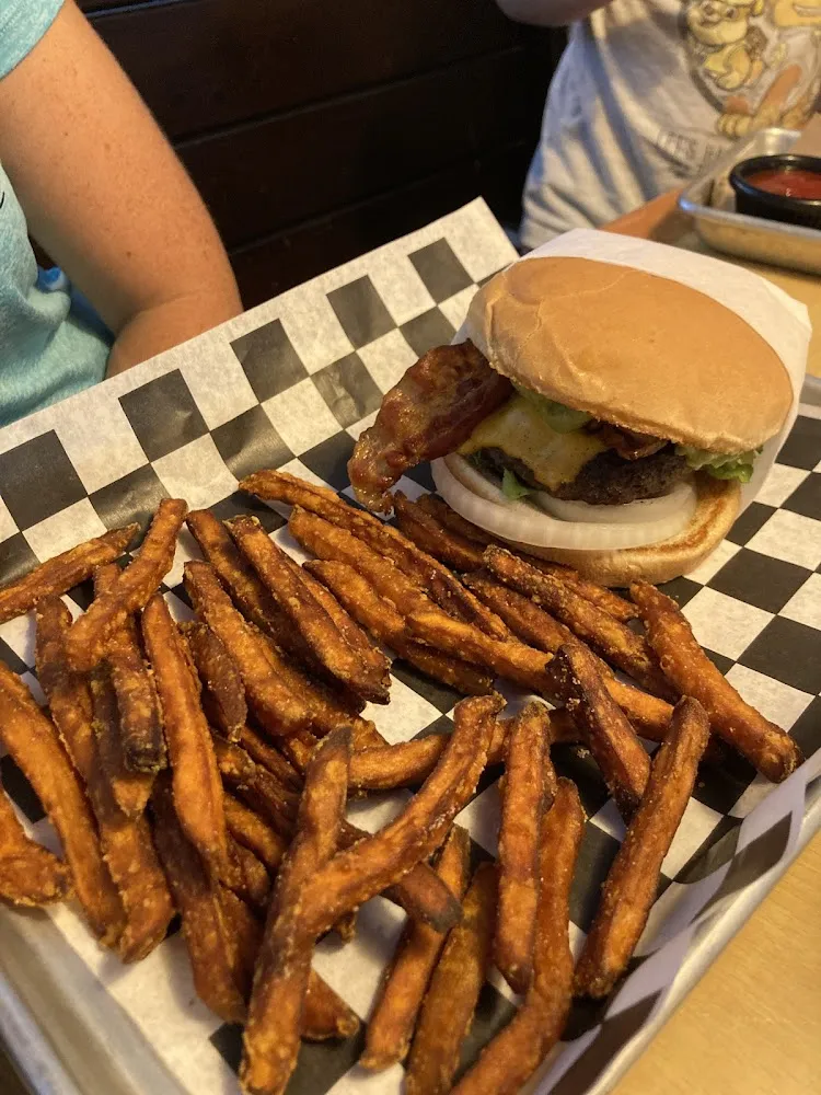 Bacon Cheeseburger w Sweet Potato Fries