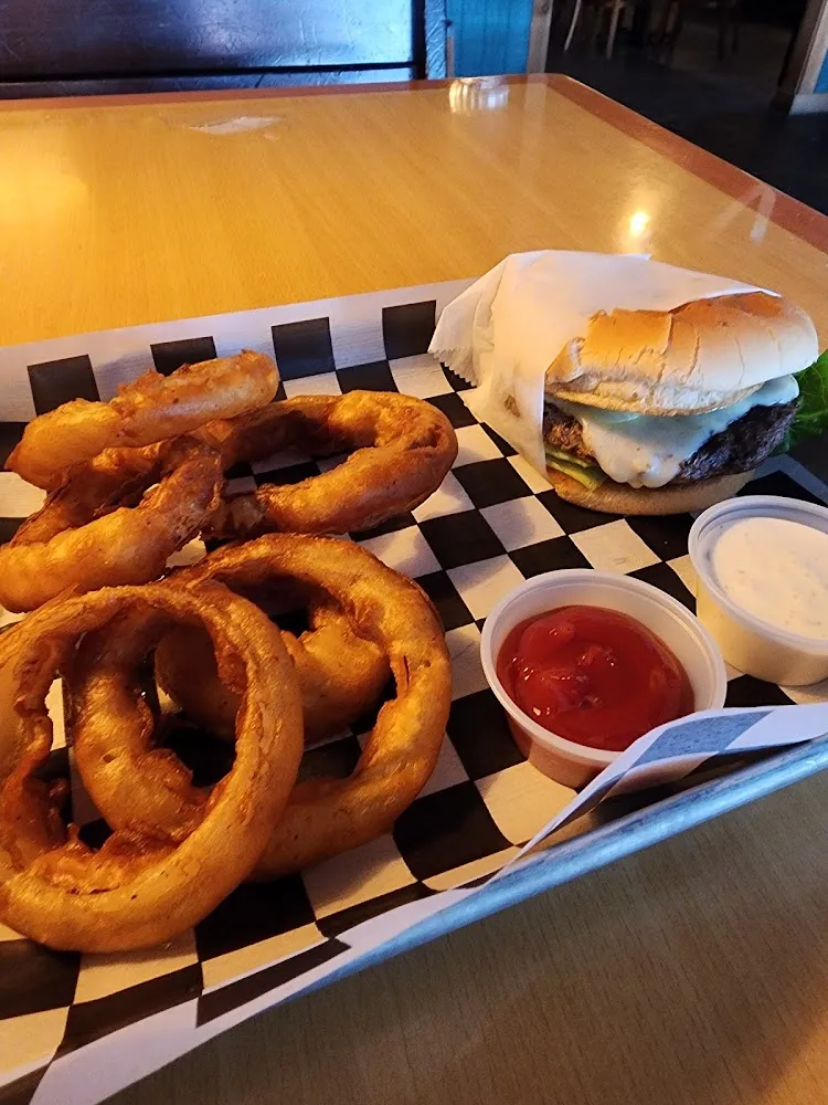 Cheeseburger and Onion Rings